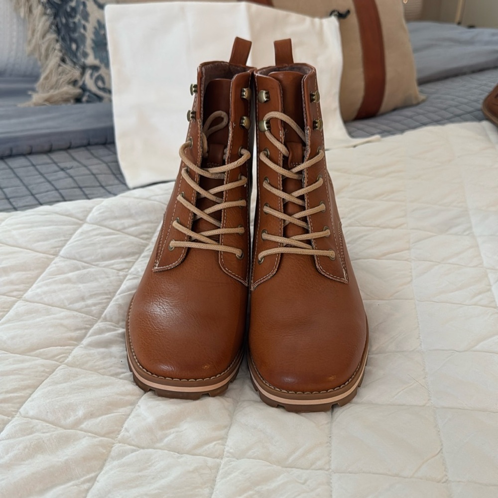 Kork-Ease Women's Lace-Up Leather Ankle Boots in Chestnut